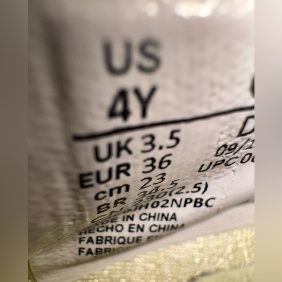 Nike - Unisex 2022 LeBron 19 GS 'Easter' High Top Sneaker - Sz 4 Y- Multi Color - Picture 11 of 11